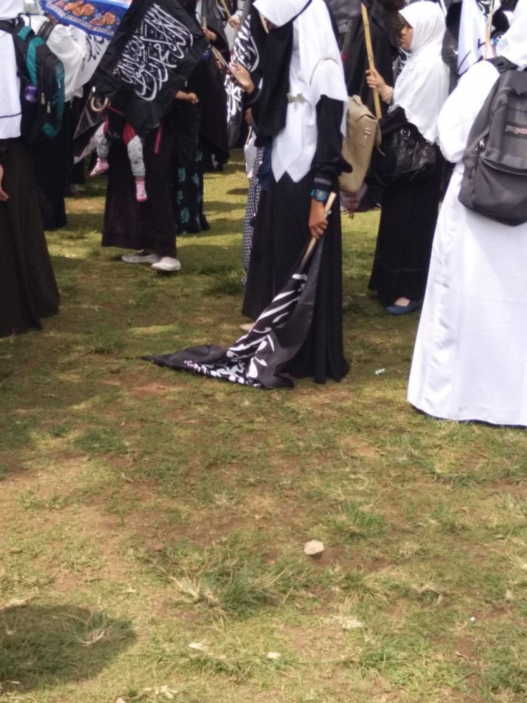 Warna Dan Kegunaan Bendera Rasulullah Saw Halaman All