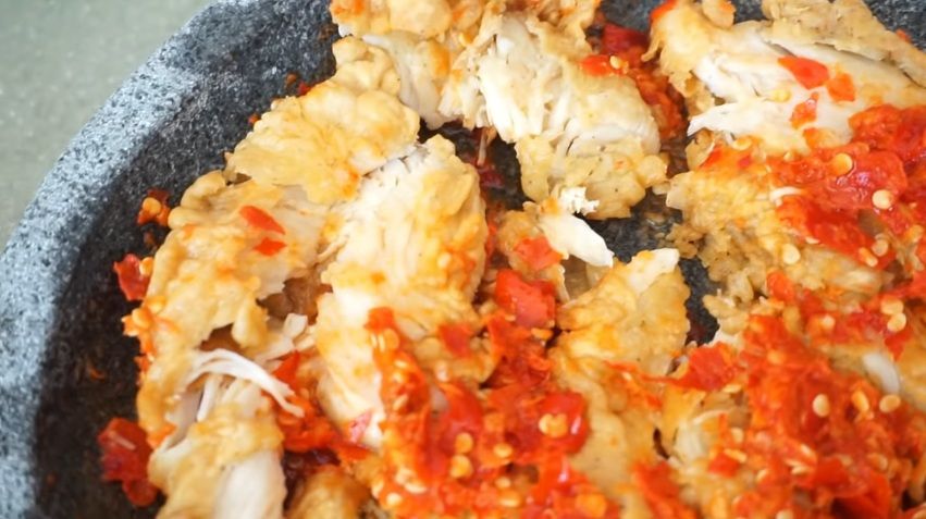 Resep Ayam Geprek Sambal Bawang Makan di Cobek oleh Rozaq Resep Ayam Geprek Sambal Bawang Makan di Cobek oleh Rozaq