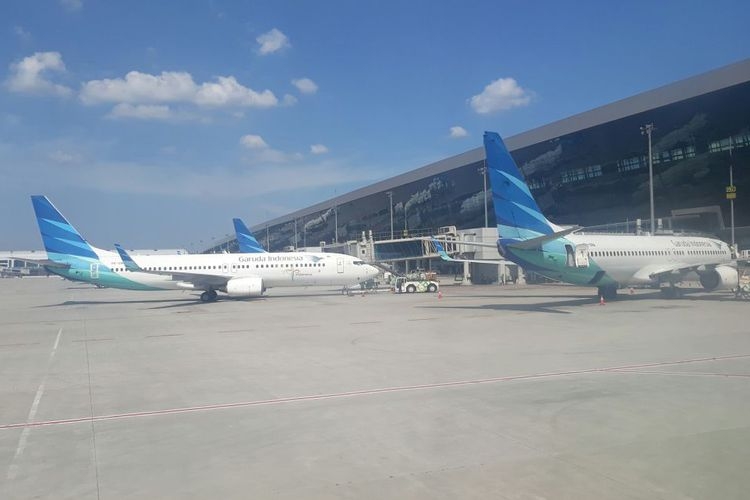 Runway Basah Pesawat Garuda Sempat Tergelincir di Bandara Runway Basah Pesawat Garuda Sempat Tergelincir di Bandara