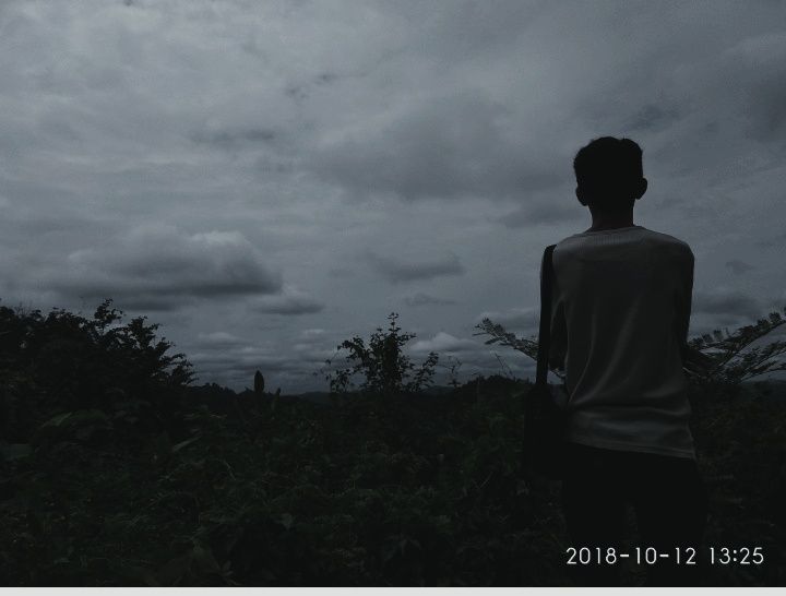 Puisi Masih Di Sini Masih Bersama Bayangmu Yang Kian Semu Kompasiana Com