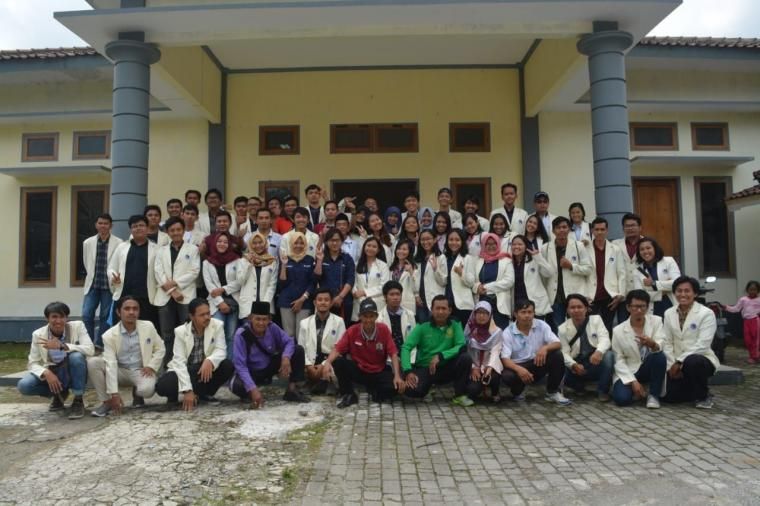 Pemanfaatan Botol Plastik Bekas sebagai Pot Halaman all Pemanfaatan Botol Plastik Bekas sebagai Pot Halaman all