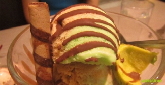 Fakta Unik Kedai Es Krim Tertua Kota Pahlawan Kompasiana Com