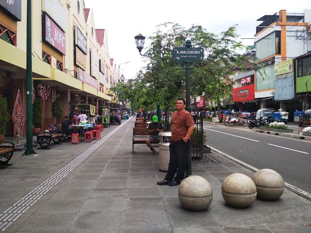 Gaya Foto Di Malioboro - Mirahs