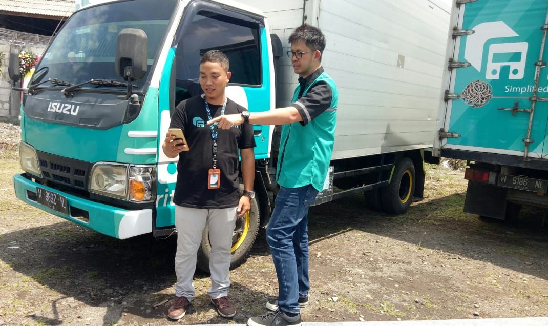 Memudahkan Pengiriman Barang Layanan Logistik Truk Memudahkan Pengiriman Barang Layanan Logistik Truk