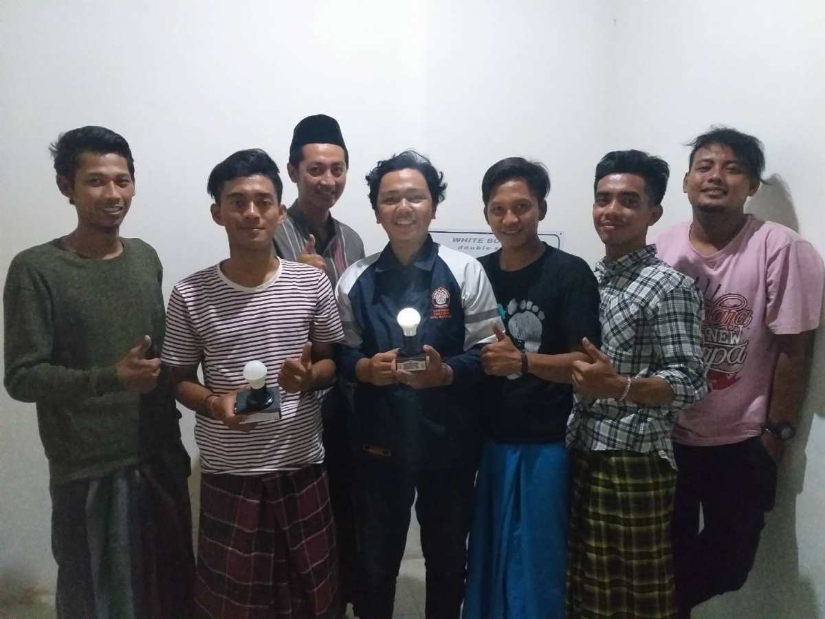 Pemanfaatan Barang Bekas Elektronik Menjadi Lampu Pemanfaatan Barang Bekas Elektronik Menjadi Lampu