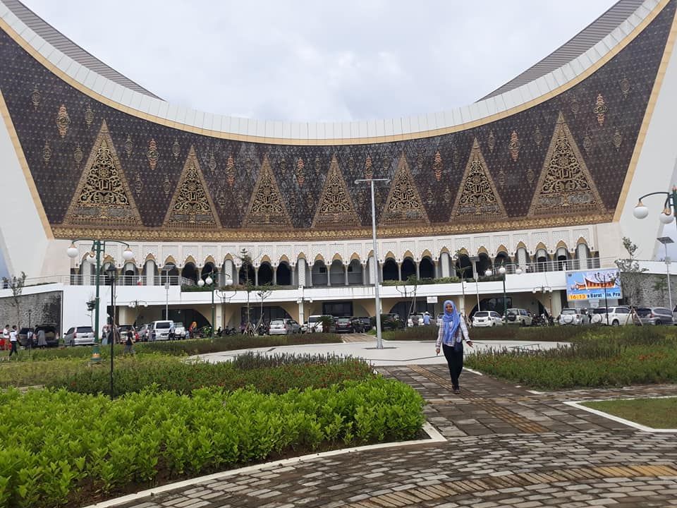 Susahnya Mencari Malin Kundang Di Pantai Air Manis Halaman