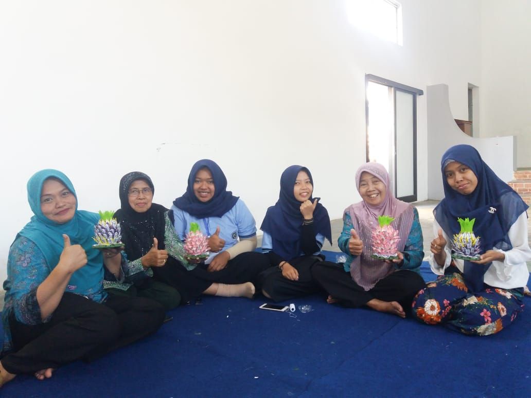 Pemberdayaan Ibu PKK Melalui Pelatihan dan Pendampingan Pemberdayaan Ibu PKK Melalui Pelatihan dan Pendampingan