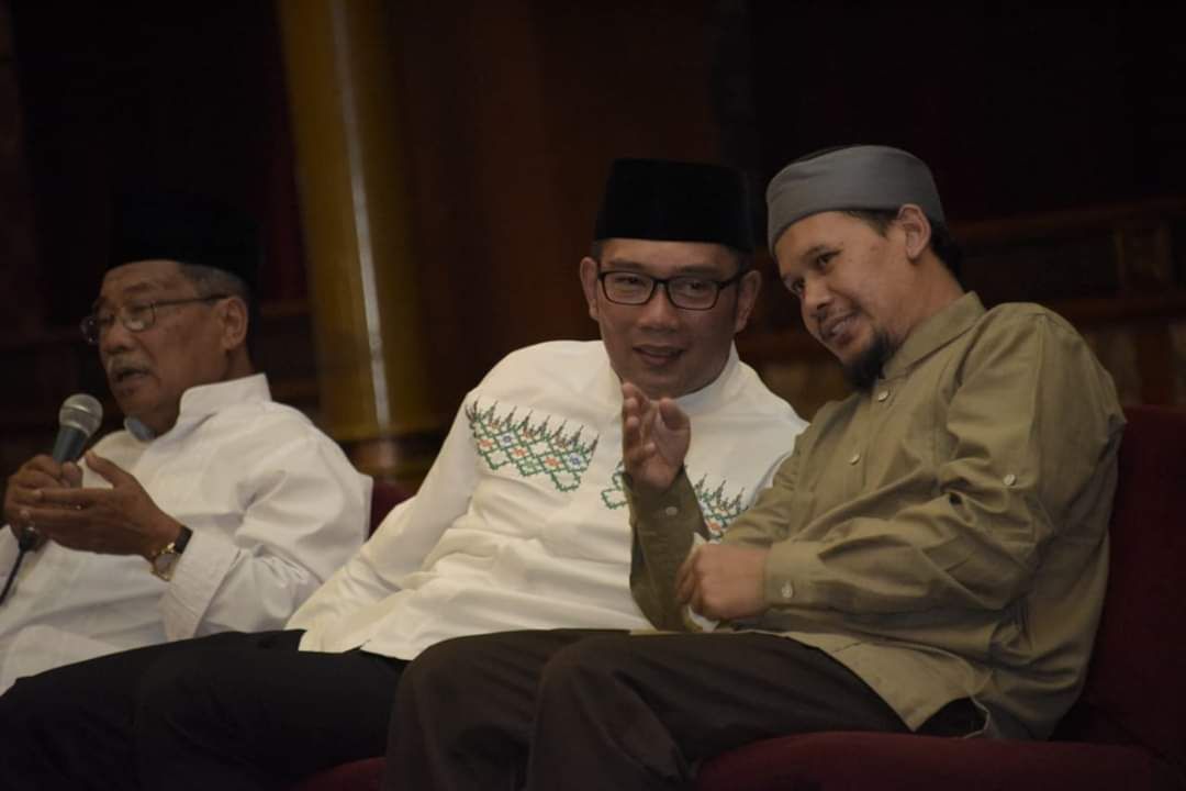Ceramah Ustadz Rahmat Baequni bersama Ridwan Kamil dan KH Ceramah Ustadz Rahmat Baequni bersama Ridwan Kamil dan KH