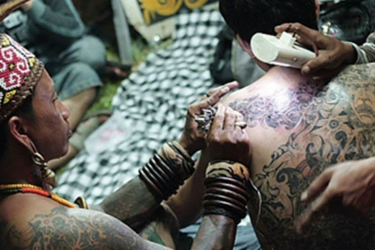 Tato  Dayak  Bukan Sekadar Fesyen tapi Emansipasi dan  Harga   Tato  Dayak  Bukan Sekadar Fesyen tapi Emansipasi dan  Harga