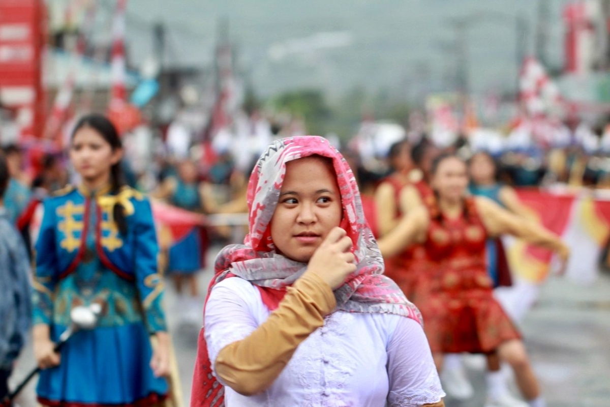 Fatmawati Penjahit Bendera Pusaka Merah Putih oleh Tri Fatmawati Penjahit Bendera Pusaka Merah Putih oleh Tri