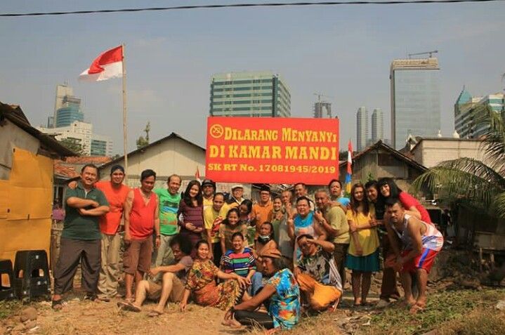 Potret Masyarakat Indonesia Dalam Film Dilarang Menyanyi Di Kamar Mandi Halaman All Kompasiana Com