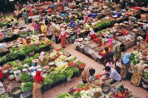 Pengertian pasar berikut yang paling tepat adalah