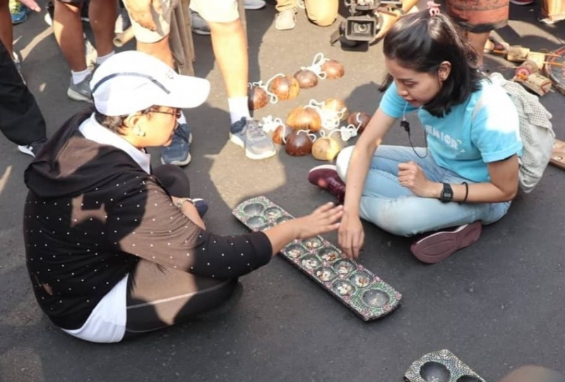 Tuliskan Contoh Interaksi Yang Bertujuan Untuk Melestarikan Budaya Sebutkan Lima Permainan Tradisional Di Indonesia Tuliskan Contoh Interaksi Yang Bertujuan Untuk Melestarikan Budaya - Sebutkan Lima Permainan Tradisional Di Indonesia