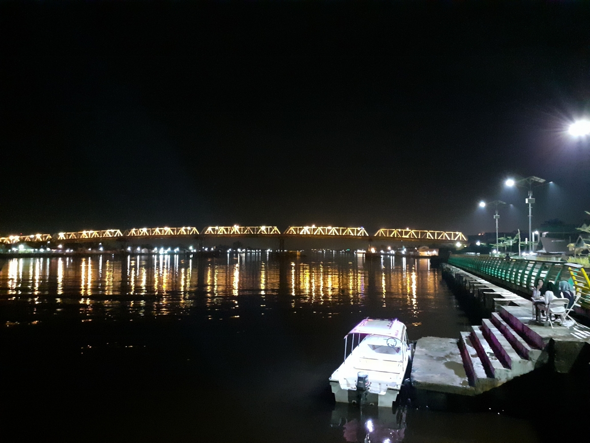 Waterfront City Pontianak Panorama di Tepi Sungai Kapuas 