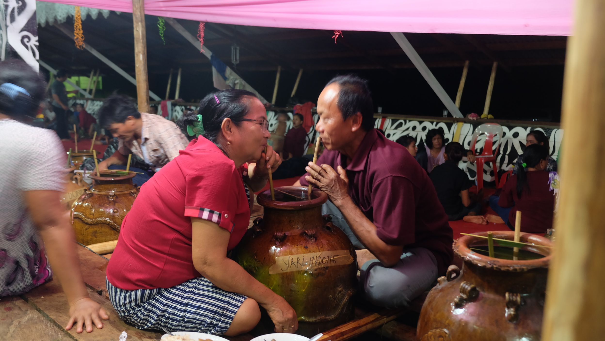 Tradisi Minum Pengasih Minuman Keras oleh Suku Dayak Bulusu