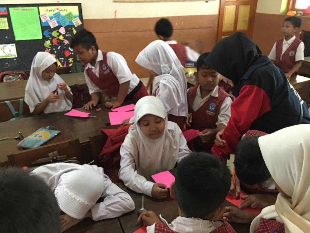 Mahasiswa KKN UPGRIS Menumbuhkan Kreativitas Siswa SDN 2 Mahasiswa KKN UPGRIS Menumbuhkan Kreativitas Siswa SDN 2