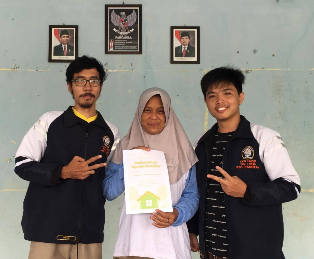 Adakan Penanaman TOGA Desa Tempaling Siap Punya Apotek Adakan Penanaman TOGA Desa Tempaling Siap Punya Apotek