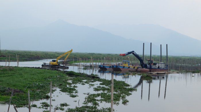 Industri Besar dan Permasalahan di Pemukiman  Lahan  Basah   Industri Besar dan Permasalahan di Pemukiman  Lahan  Basah