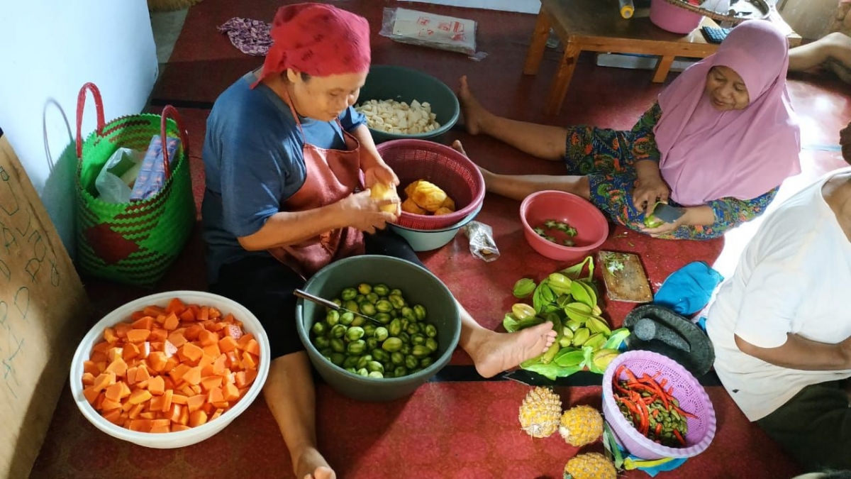 Rujak Dan Tradisi 7 Bulanan Kompasiana Com