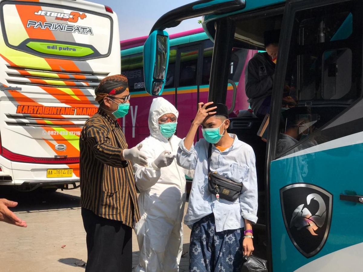 Wabup Brebes Narjo Siaga Covid 19 dengan Memakai APD dan Wabup Brebes Narjo Siaga Covid 19 dengan Memakai APD dan
