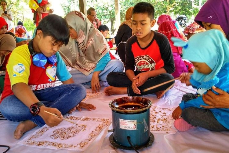 Menyoal Pendidikan Anak Berkebutuhan Khusus Saat Pandemi  Menyoal Pendidikan Anak Berkebutuhan Khusus Saat Pandemi