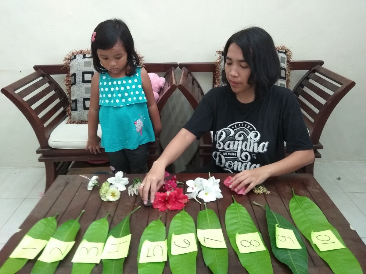 "Bermain di Rumah Aja Yuk" Kembalinya Peran Orangtua Sebagai Pendidik