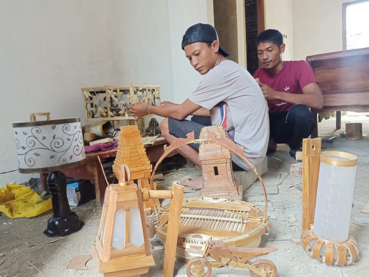 Miniatur Bambu Membuat Daya Tarik Hingga di Negri Singa Miniatur Bambu Membuat Daya Tarik Hingga di Negri Singa
