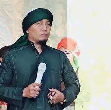 Fenomena Ustadz Ujang Busthomi Pengusir Setan Belek Halaman 1