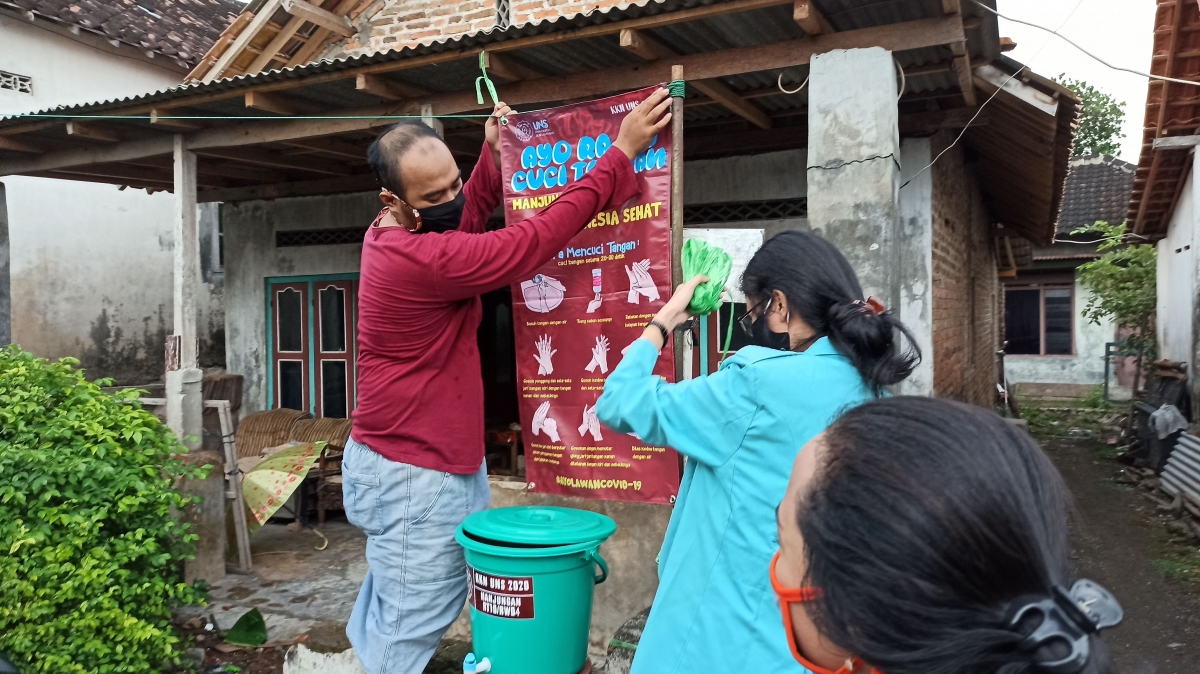 Meningkatkan Kewaspadaan Warga Desa Papayan Dalam Menghadapi Risiko Bahaya Melalui Pelatihan