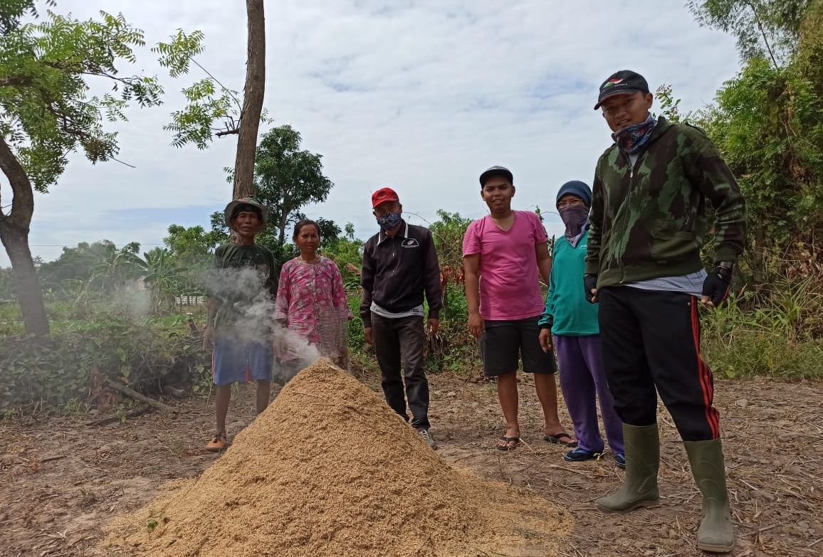 Pemanfaatan Limbah Sekam Padi Menjadi Arang Sekam Untuk Menambah ...