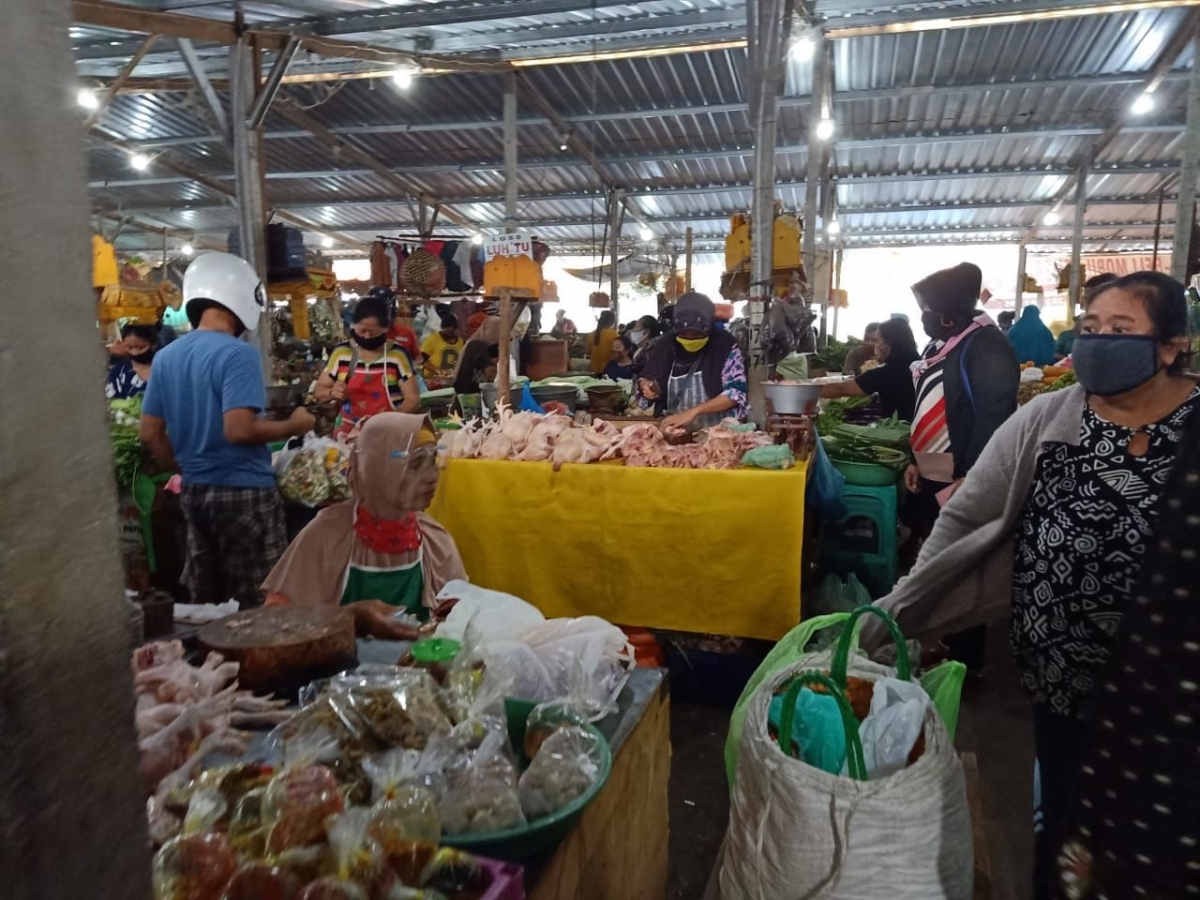 Penerapan Protokol Kesehatan di Pasar Tradisional dan  Penerapan Protokol Kesehatan di Pasar Tradisional dan