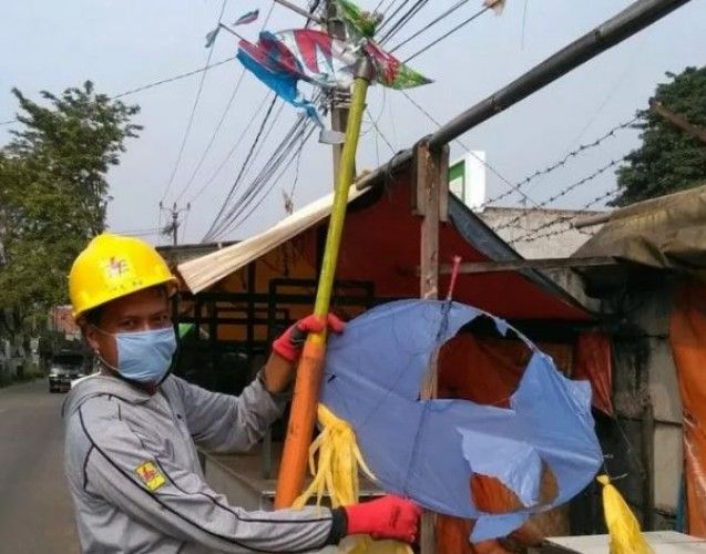 Bermain Layangan  Bisa Menyebabkan Padam Listrik dan   Bermain Layangan  Bisa Menyebabkan Padam Listrik dan