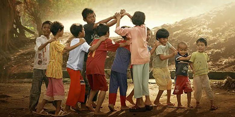 Peran Keluarga dalam  Menghidupkan Permainan  Tradisional  di  Peran Keluarga dalam  Menghidupkan Permainan  Tradisional  di