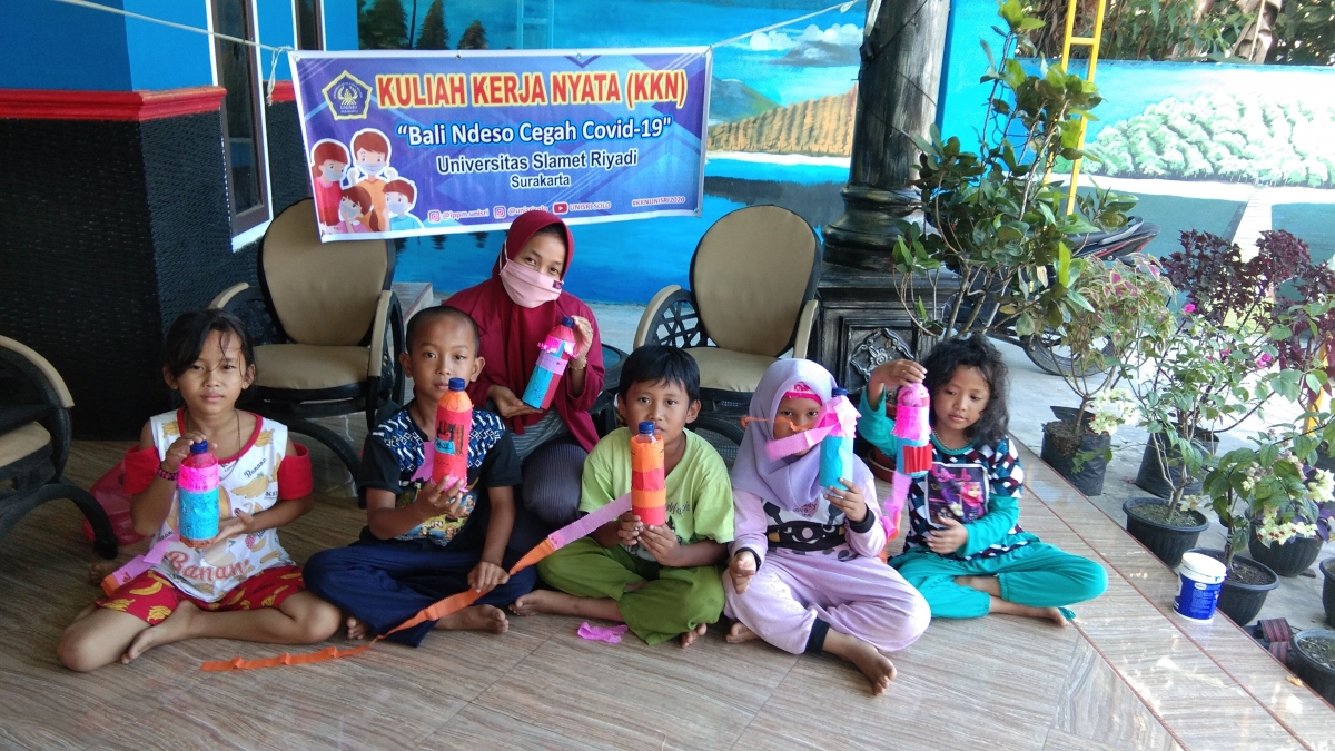 Pemanfaatan Barang Bekas sebagai Media Celengan oleh  Pemanfaatan Barang Bekas sebagai Media Celengan oleh