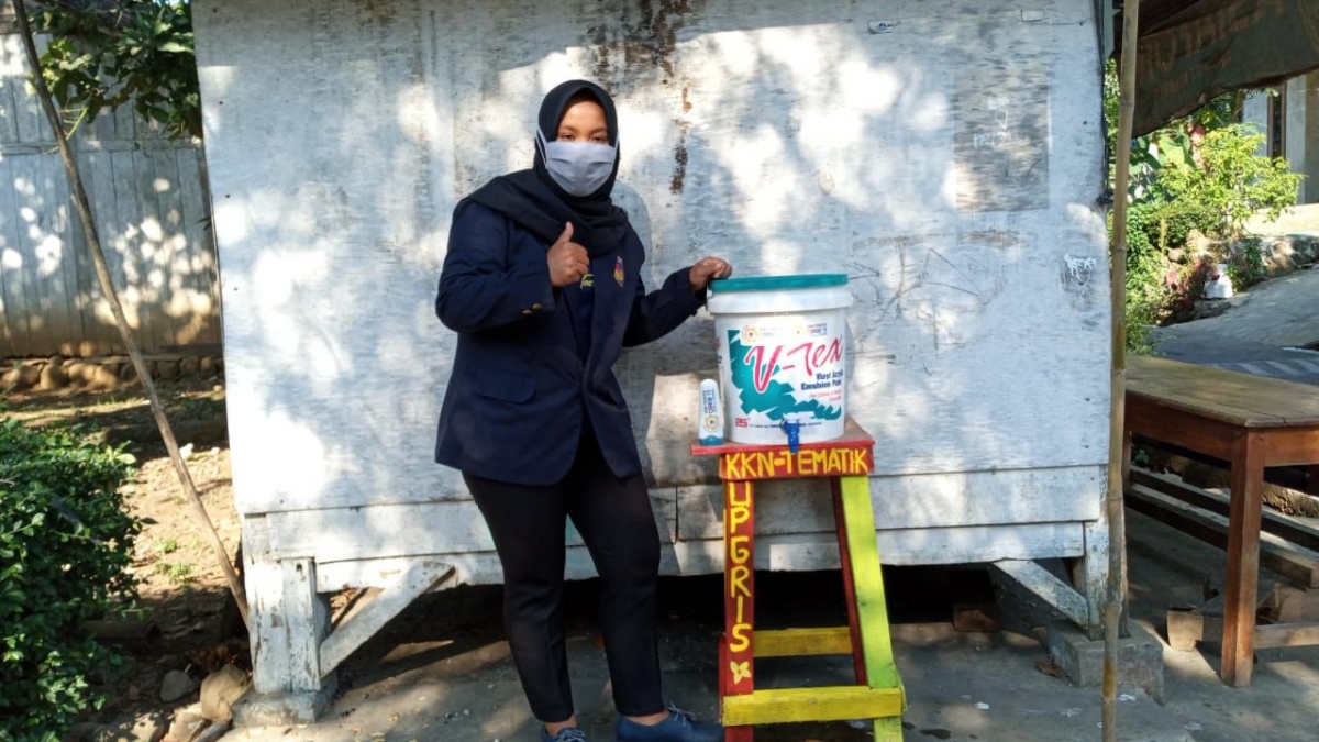 Memanfaatkan Barang Bekas Mahasiswi Upgris Sulap Ember Memanfaatkan Barang Bekas Mahasiswi Upgris Sulap Ember