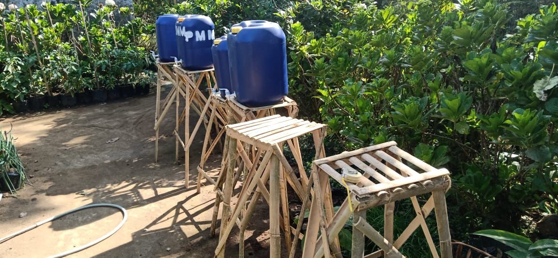 Pembuatan Tempat Cuci Tangan dengan Memanfaatkan Barang Pembuatan Tempat Cuci Tangan dengan Memanfaatkan Barang