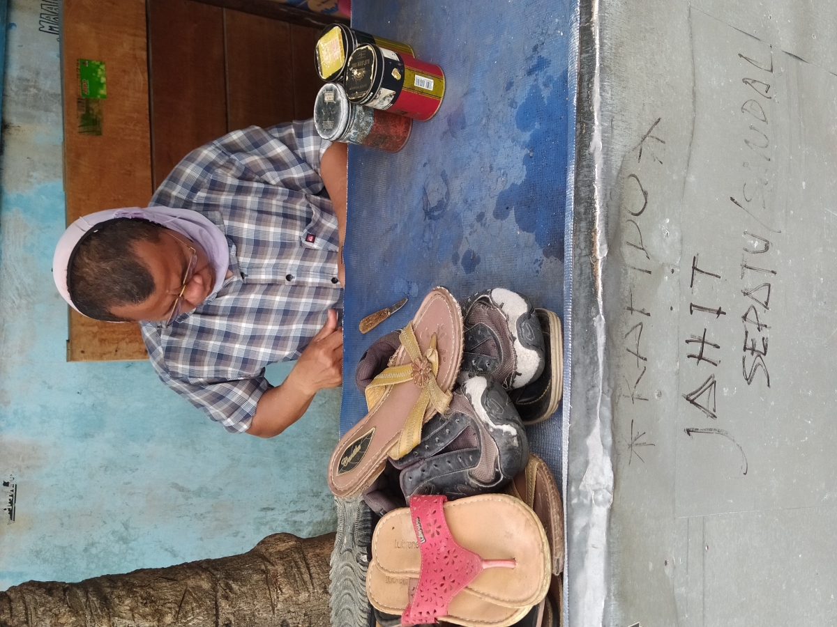 Bapak Tukang Sol  Sepatu  Itu  Kompasiana com Bapak Tukang Sol  Sepatu  Itu  Kompasiana com