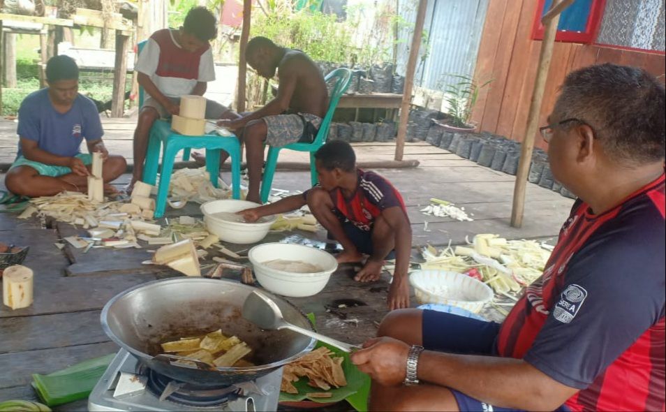 Keripik Kulit Pisang Dan Batang Pisang Ala Umat Paroki Santo Gabriel Kapi Agats Papua Halaman All Kompasiana Com Keripik Kulit Pisang Dan Batang Pisang Ala Umat Paroki Santo Gabriel Kapi Agats Papua Halaman All Kompasiana Com