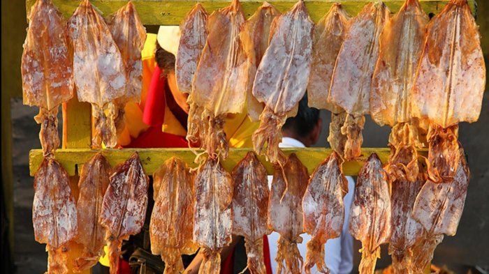 Sotong Pangkong: Cemilan Khas Pontianak yang Dipukul dengan Palu Halaman 1  - Kompasiana.com