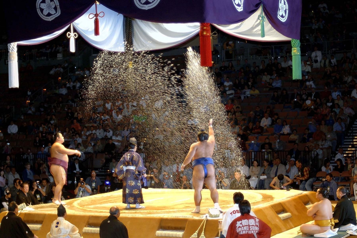 Garama Ritual Uniknya Ritual Tebar Garam dan Amplop Putih pada Olahraga Sumo Halaman ...