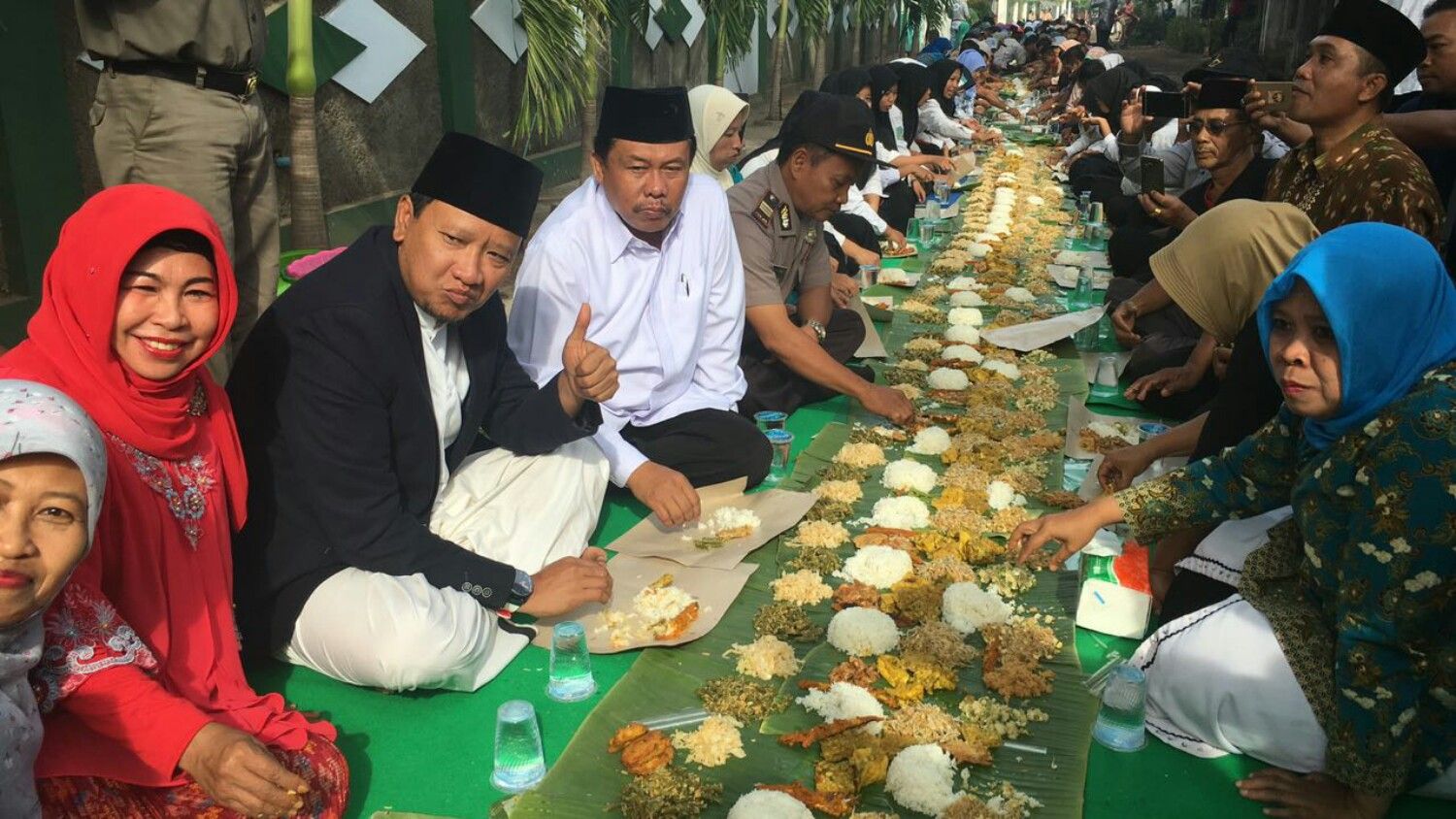 Tradisi Megengan, Makan Nasi Keroyokan Jelang Ramadhan Di Kota ...