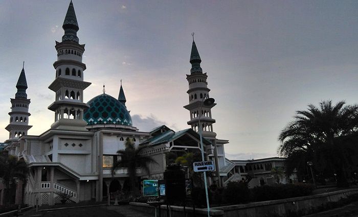 Di Masjidku Tak Ada Lampu Kristal Halaman 1 - Kompasiana.com