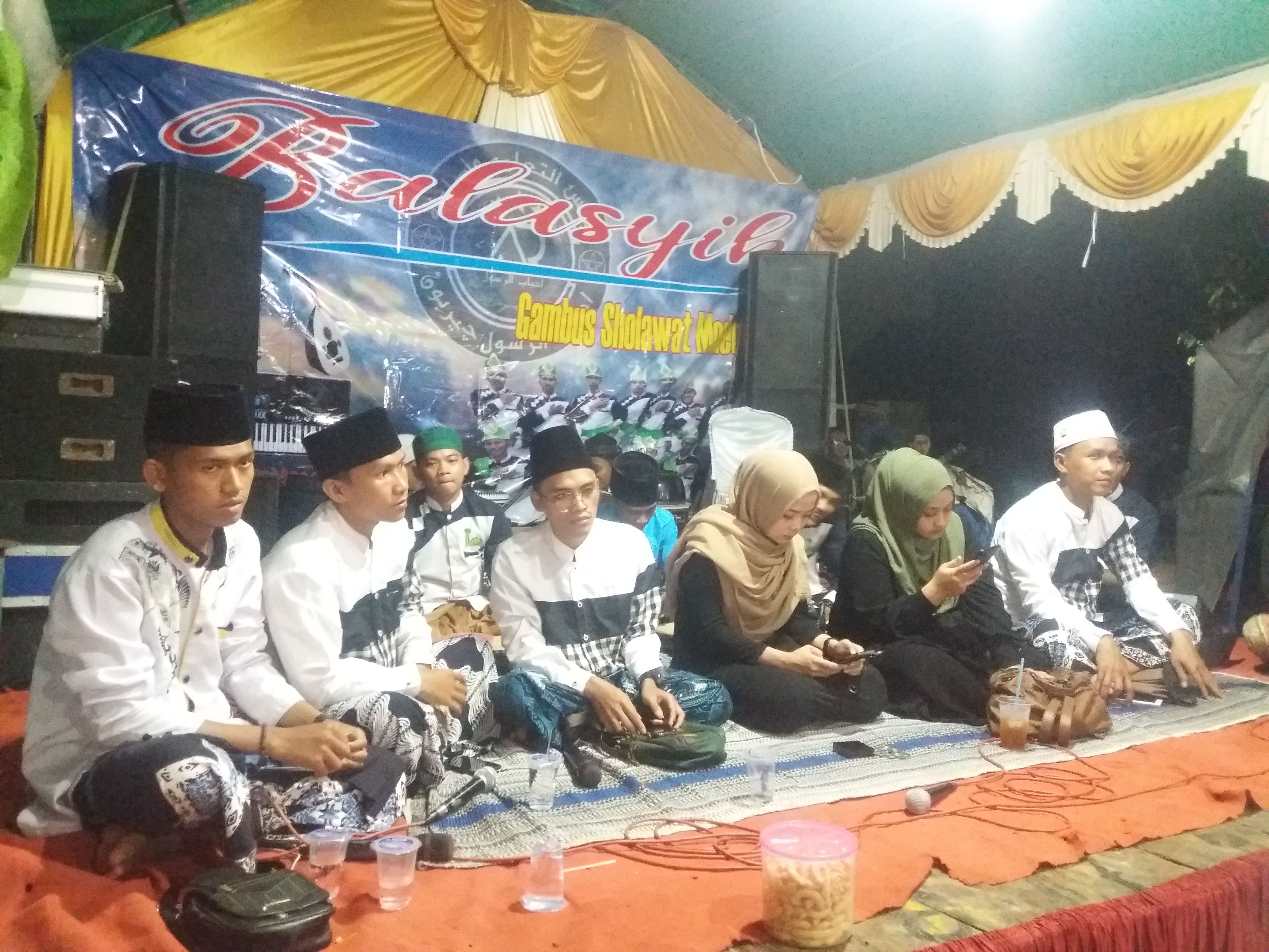 Bupati Cirebon Mengapresiasi Prestasi Grup Hadroh Ahbaburrosul Dari Desa Cempaka Talun Kompasiana Com