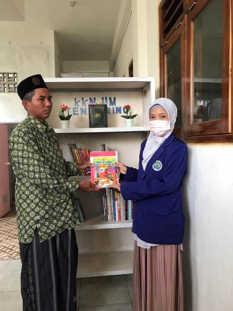 Hasil Open Donasi Buku serta Pembuatan Etalase Ilmu Oleh Hasil Open Donasi Buku serta Pembuatan Etalase Ilmu Oleh