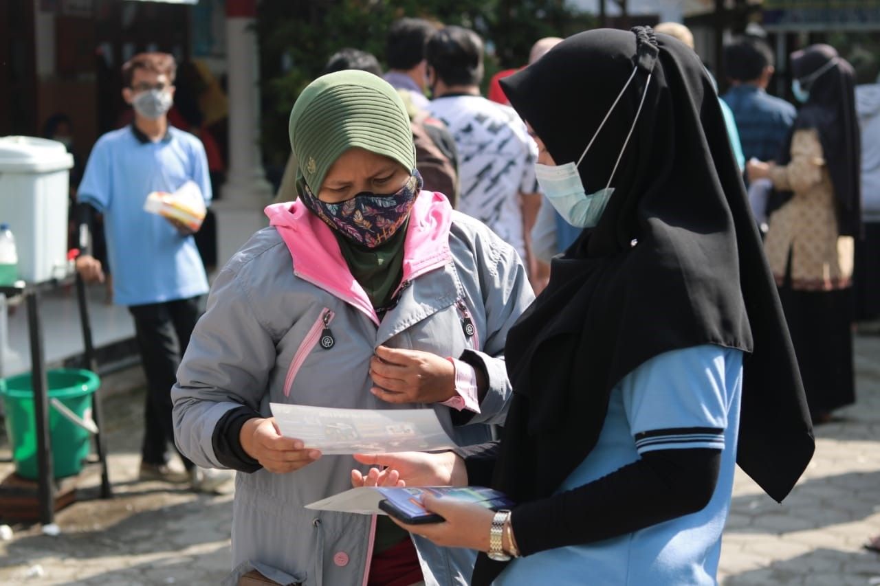 Penyebaran Brosur Mitigasi Bencana Gempa Bumi Dan Banjir Oleh Mahasiswa ...