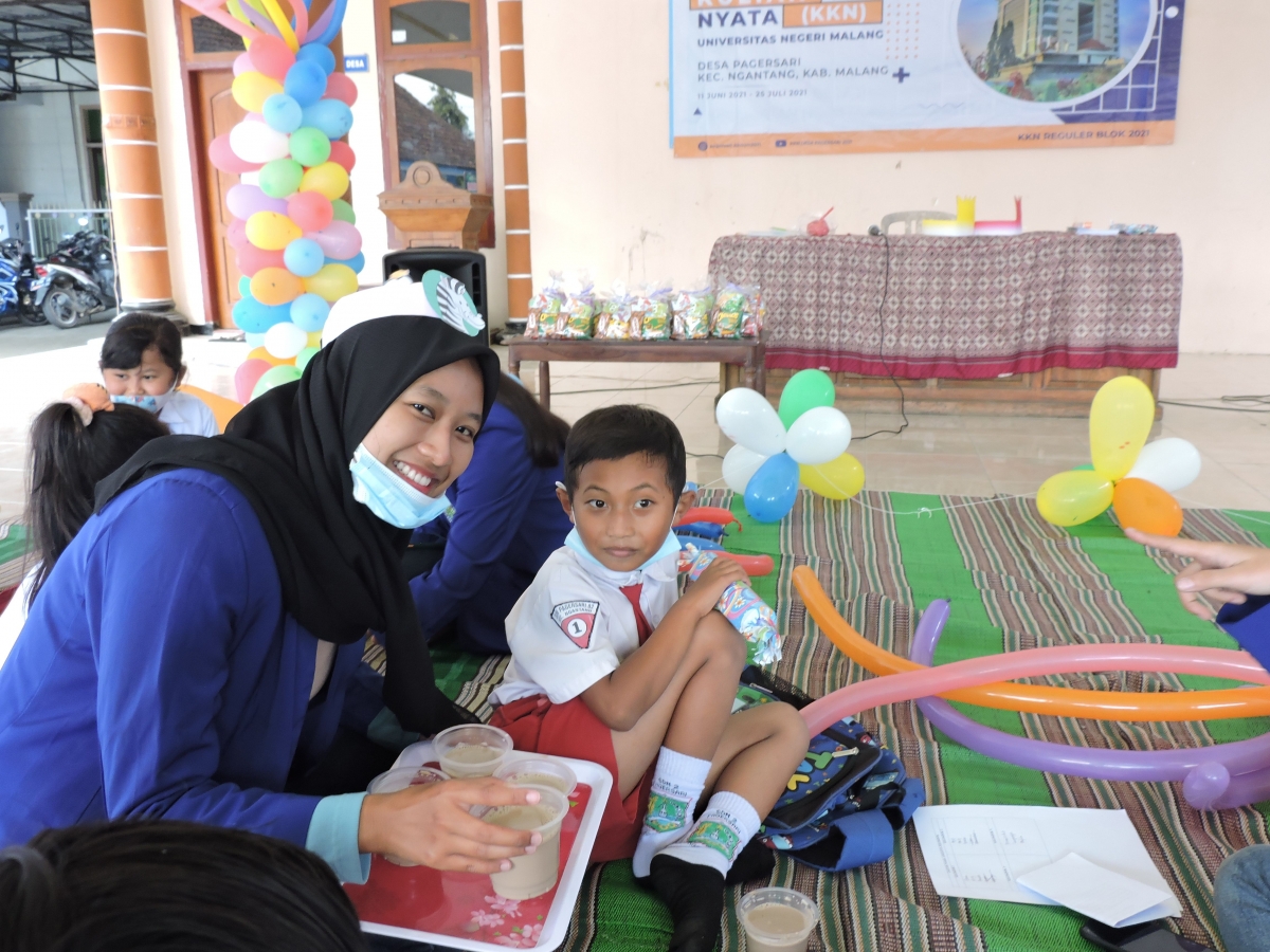 Tim KKN Universitas Negeri Malang Desa Pagersari Berbagi Tim KKN Universitas Negeri Malang Desa Pagersari Berbagi