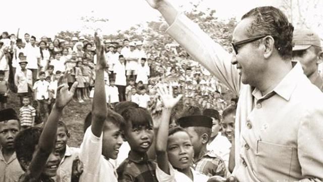 Politik Soeharto: Antara Stabilitas, Pembangunan, dan Otoritarianisme