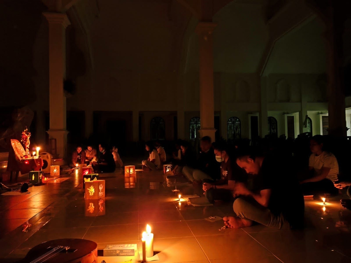 Doa Taize Doa Taize di Gereja St Marinus Purere - Kompasiana.com
