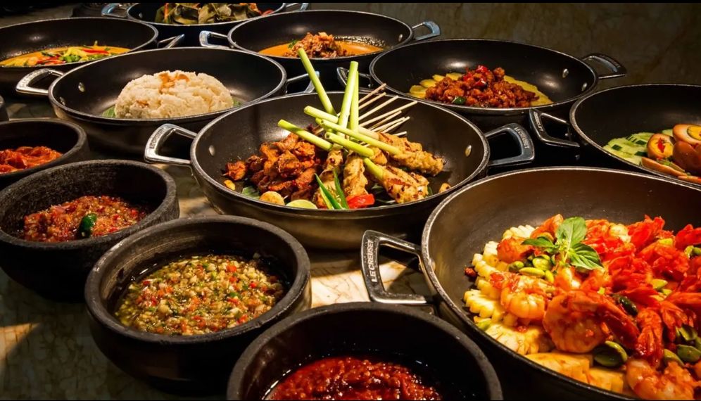 Hilangnya Pesona Makanan Tradisional di Tengah Arus Globalisasi Halaman 1 -  Kompasiana.com