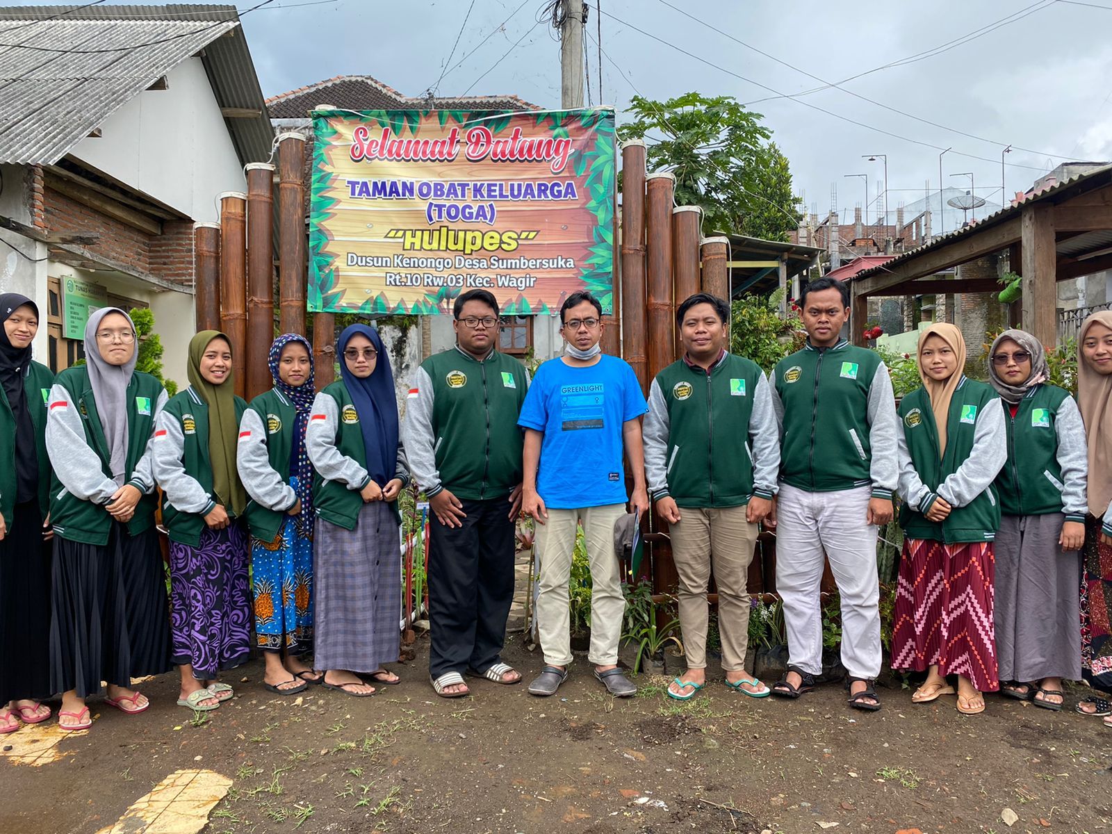 KKN-T Kelompok 10 UNIRA Malang, Pembuatan Apotek Hidup Berkolaborasi ...